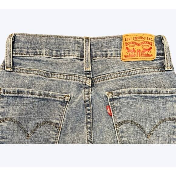 Levi's 724 High Rise Straight Jeans Size 24 Light Wash Straight Crop Jeans - Picture 4 of 4